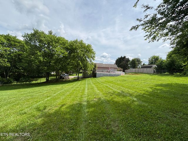 2726 Kentwood Drive, Kodak, TN 37764