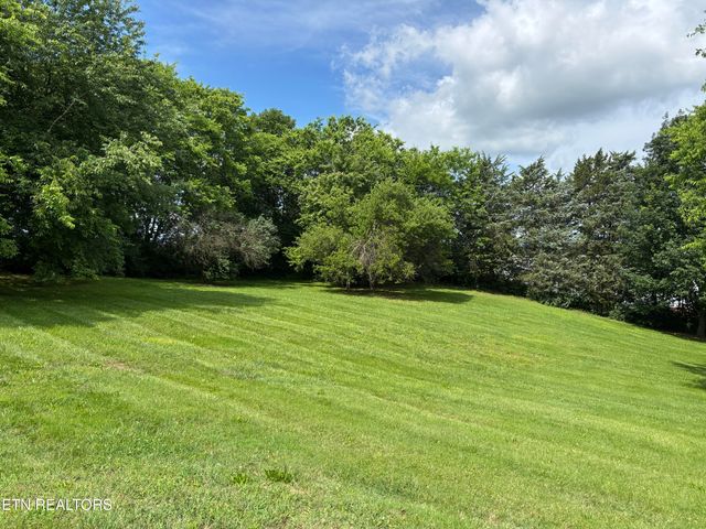 2726 Kentwood Drive, Kodak, TN 37764