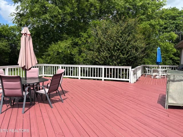 2726 Kentwood Drive, Kodak, TN 37764