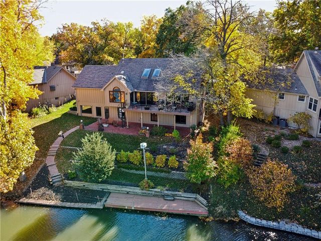 8196 N Kirkwood Avenue, Kansas City, MO 64151