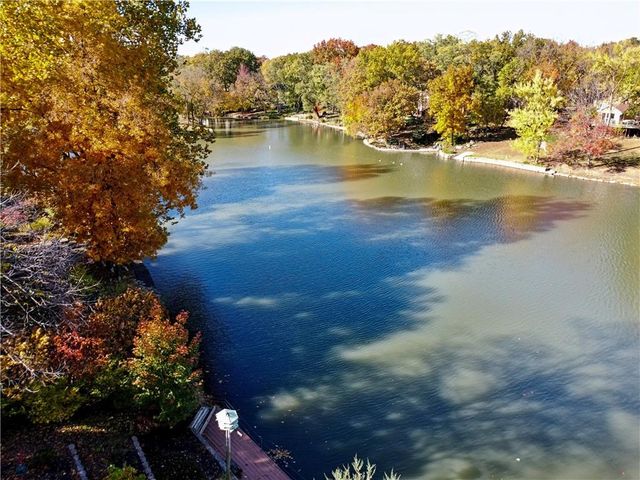 8196 N Kirkwood Avenue, Kansas City, MO 64151