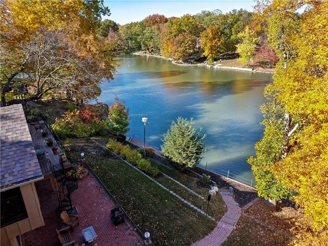 8196 N Kirkwood Avenue, Kansas City, MO 64151