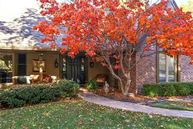 8196 N Kirkwood Avenue, Kansas City, MO 64151