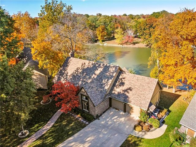 8196 N Kirkwood Avenue, Kansas City, MO 64151