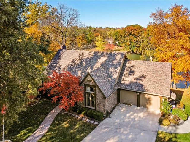 8196 N Kirkwood Avenue, Kansas City, MO 64151