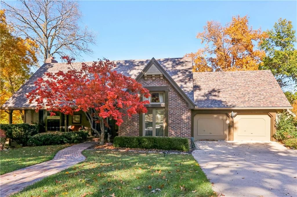 8196 N Kirkwood Avenue, Kansas City, MO 64151