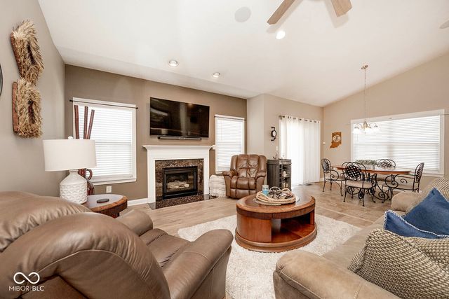 9716 N Mariners Crest, Mccordsville, IN 46055