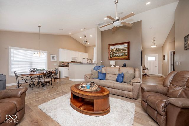 9716 N Mariners Crest, Mccordsville, IN 46055