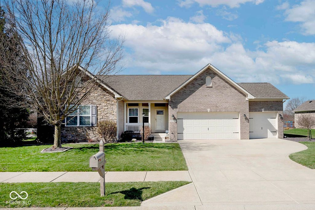 9716 N Mariners Crest, Mccordsville, IN 46055