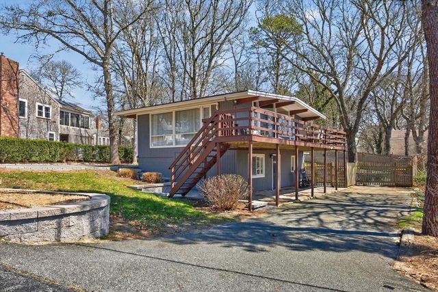 20 Longview Dr, Yarmouth, MA 02675