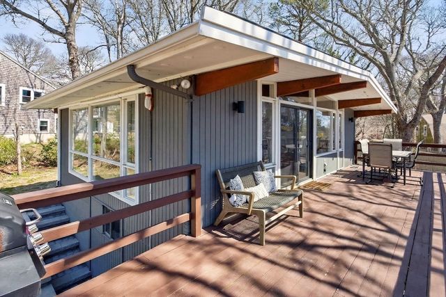 20 Longview Dr, Yarmouth, MA 02675