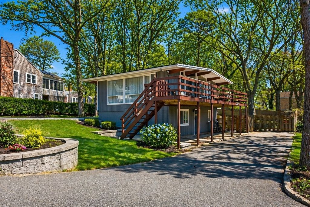 20 Longview Dr, Yarmouth, MA 02675