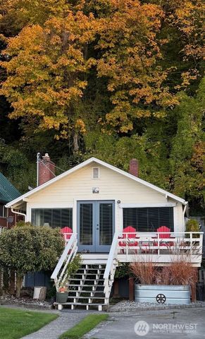 27728 Manzanita Beach Rd SW, Vashon, WA 98070