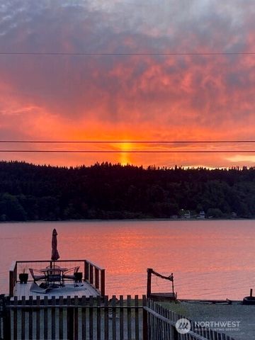 27728 Manzanita Beach Rd SW, Vashon, WA 98070