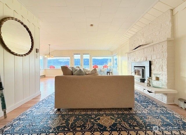 27728 Manzanita Beach Rd SW, Vashon, WA 98070