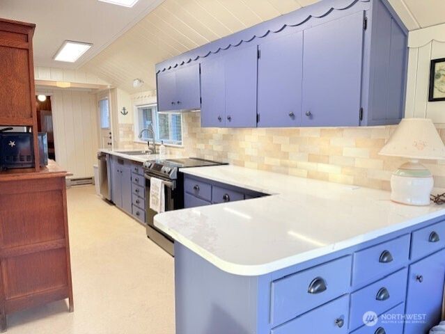 27728 Manzanita Beach Rd SW, Vashon, WA 98070