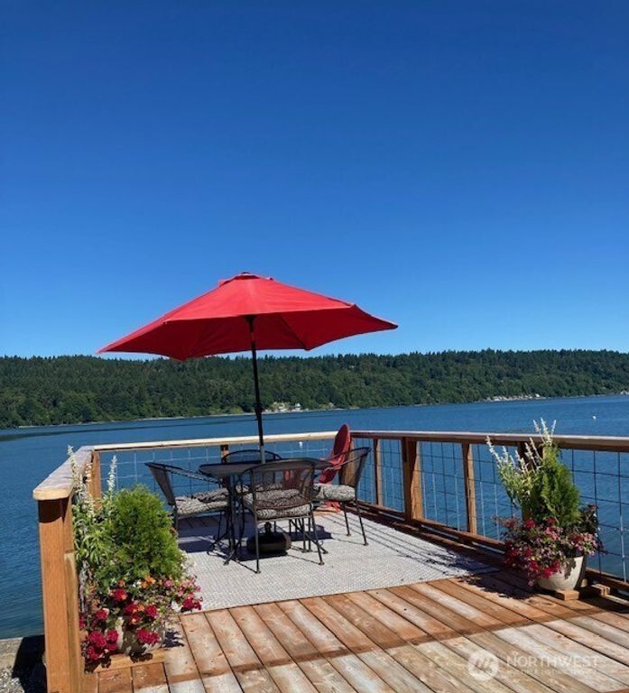 27728 Manzanita Beach Rd SW, Vashon, WA 98070