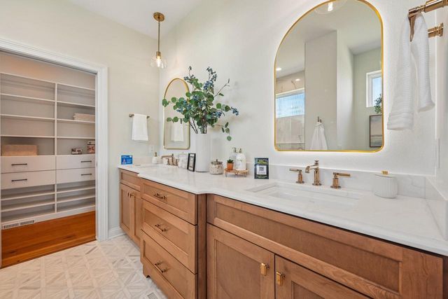 W358N6309 Ennis ROAD, Oconomowoc, WI 53066