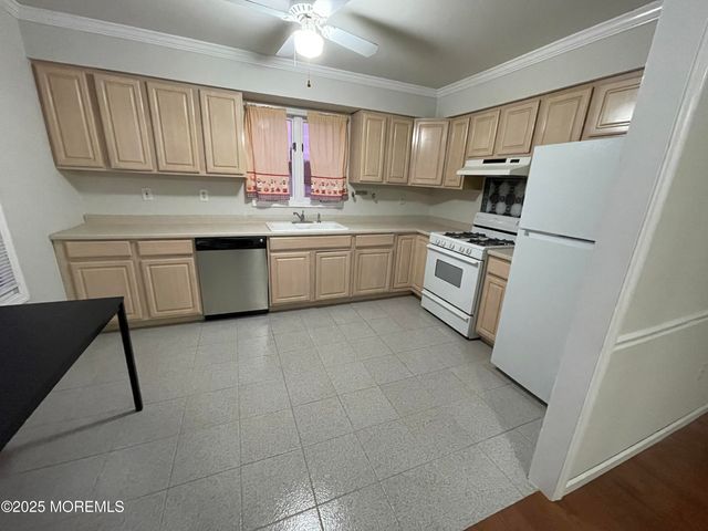 7 Clinton Street Apt B, Matawan, NJ 07747