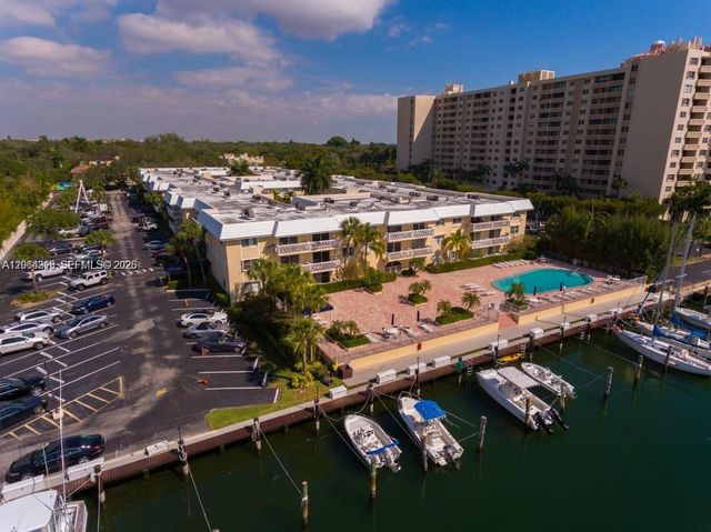 100 EDGEWATER DR 305, Coral Gables, FL 33133