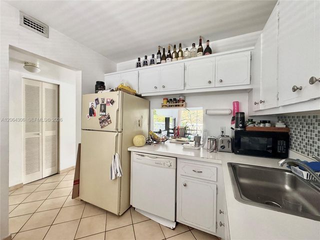 100 EDGEWATER DR 305, Coral Gables, FL 33133
