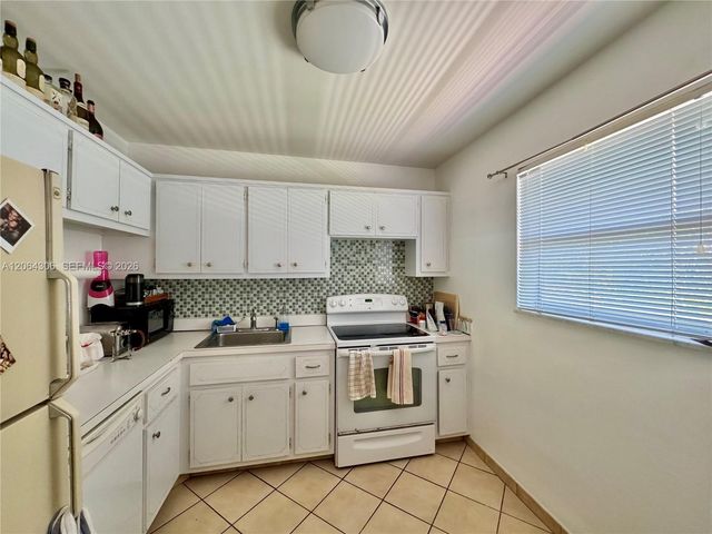100 EDGEWATER DR 305, Coral Gables, FL 33133