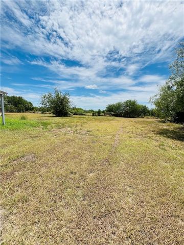 186 County Road 161, Alice, TX 78332