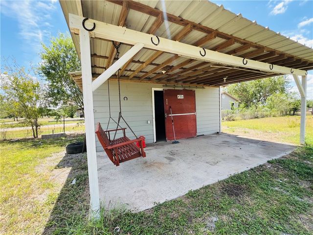 186 County Road 161, Alice, TX 78332
