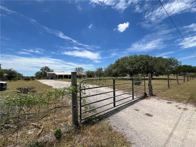 186 County Road 161, Alice, TX 78332