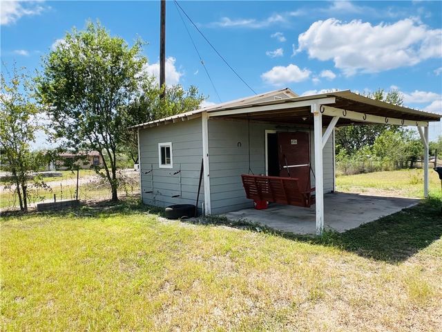186 County Road 161, Alice, TX 78332