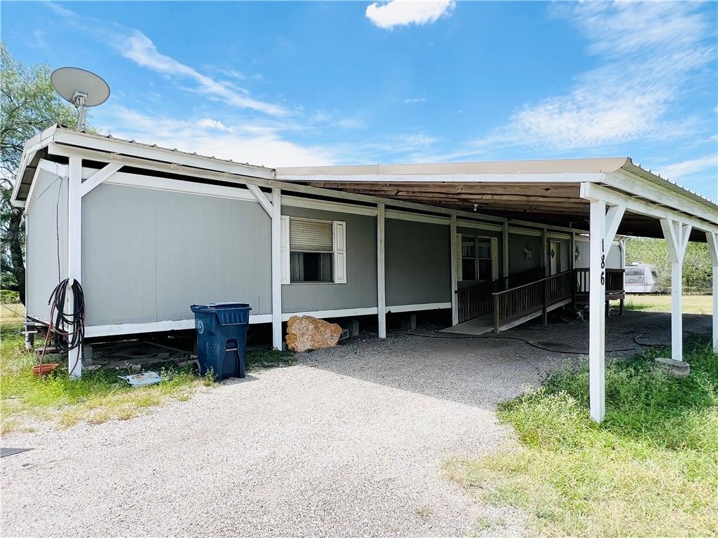 186 County Road 161, Alice, TX 78332