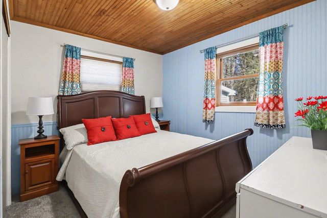 90 S Clymer Street, Pentwater Vlg, MI 49449