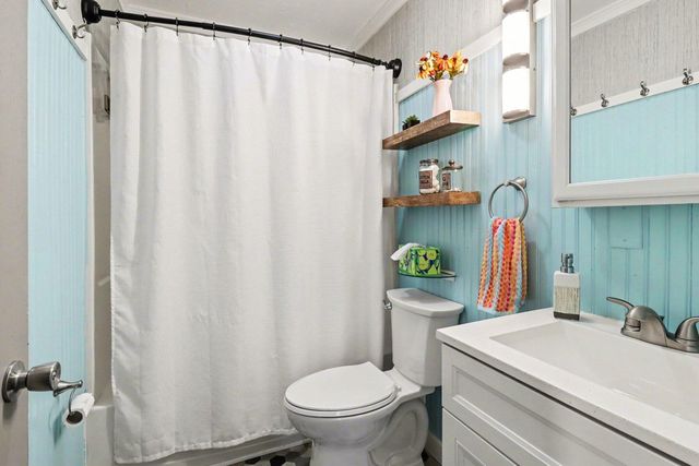 90 S Clymer Street, Pentwater Vlg, MI 49449