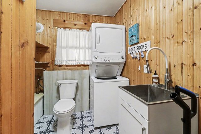 90 S Clymer Street, Pentwater Vlg, MI 49449