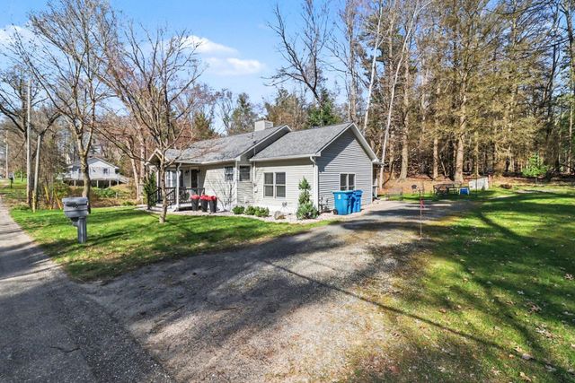 90 S Clymer Street, Pentwater Vlg, MI 49449