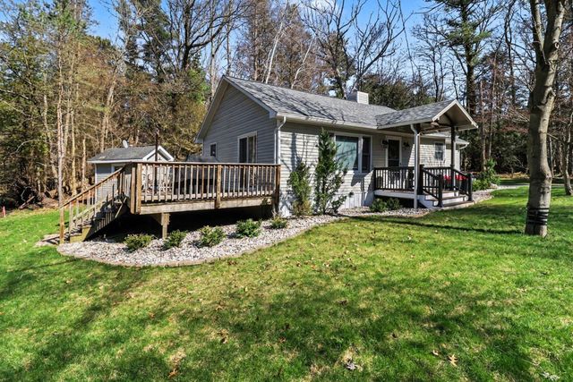 90 S Clymer Street, Pentwater Vlg, MI 49449