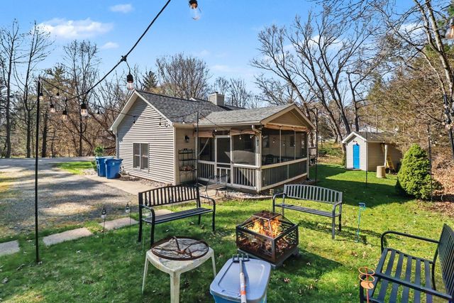 90 S Clymer Street, Pentwater Vlg, MI 49449