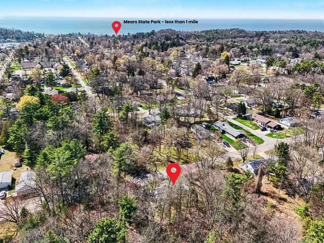 90 S Clymer Street, Pentwater Vlg, MI 49449