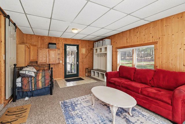 90 S Clymer Street, Pentwater Vlg, MI 49449