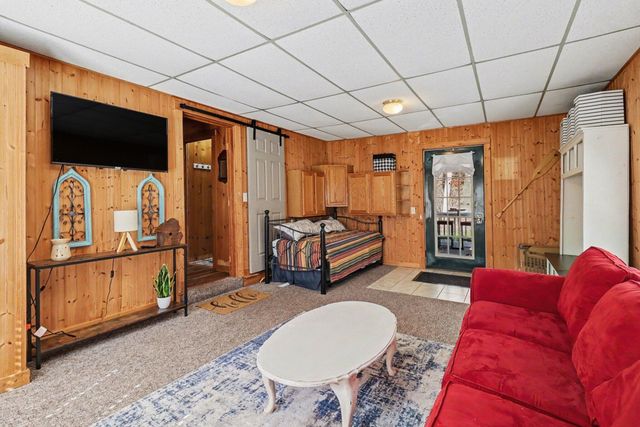 90 S Clymer Street, Pentwater Vlg, MI 49449