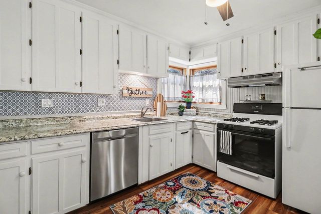 90 S Clymer Street, Pentwater Vlg, MI 49449