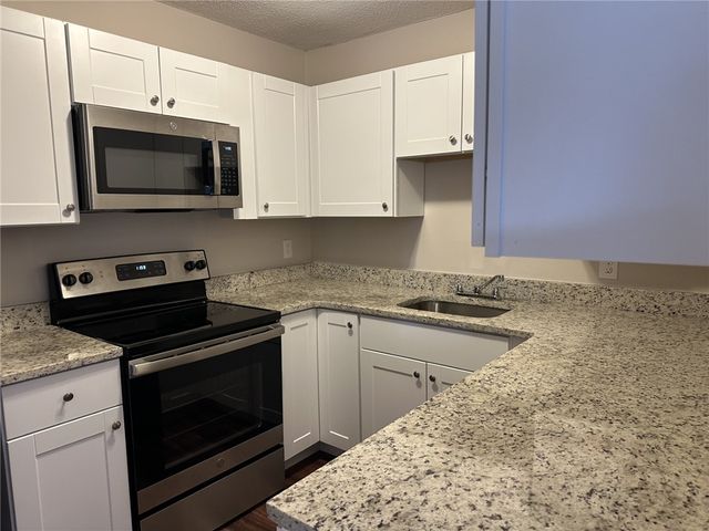 3 Admiralty Drive 11-5, Middletown, RI 02842