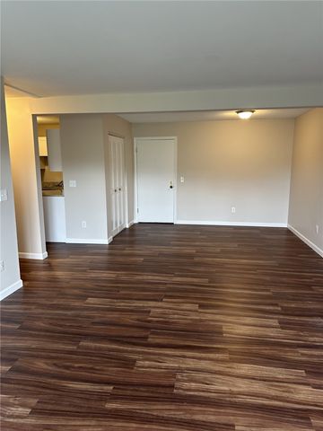 3 Admiralty Drive 11-5, Middletown, RI 02842