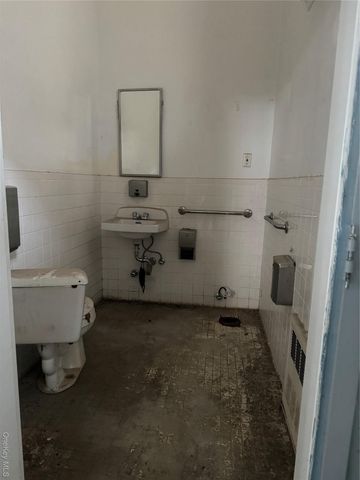 1105 College Avenue Store 3 -4, Bronx, NY 10456