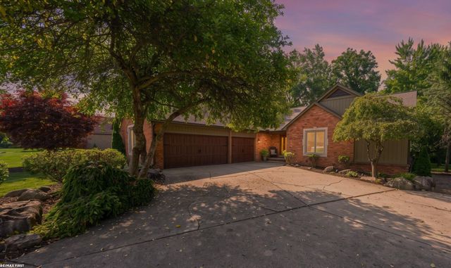1734 Snowden Circle, Rochester Hills, MI 48306