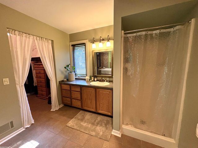 1734 Snowden Circle, Rochester Hills, MI 48306