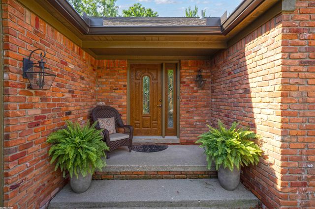1734 Snowden Circle, Rochester Hills, MI 48306