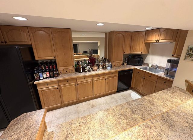 1734 Snowden Circle, Rochester Hills, MI 48306