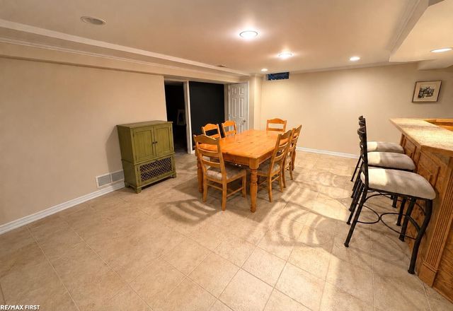 1734 Snowden Circle, Rochester Hills, MI 48306