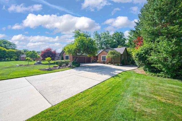 1734 Snowden Circle, Rochester Hills, MI 48306